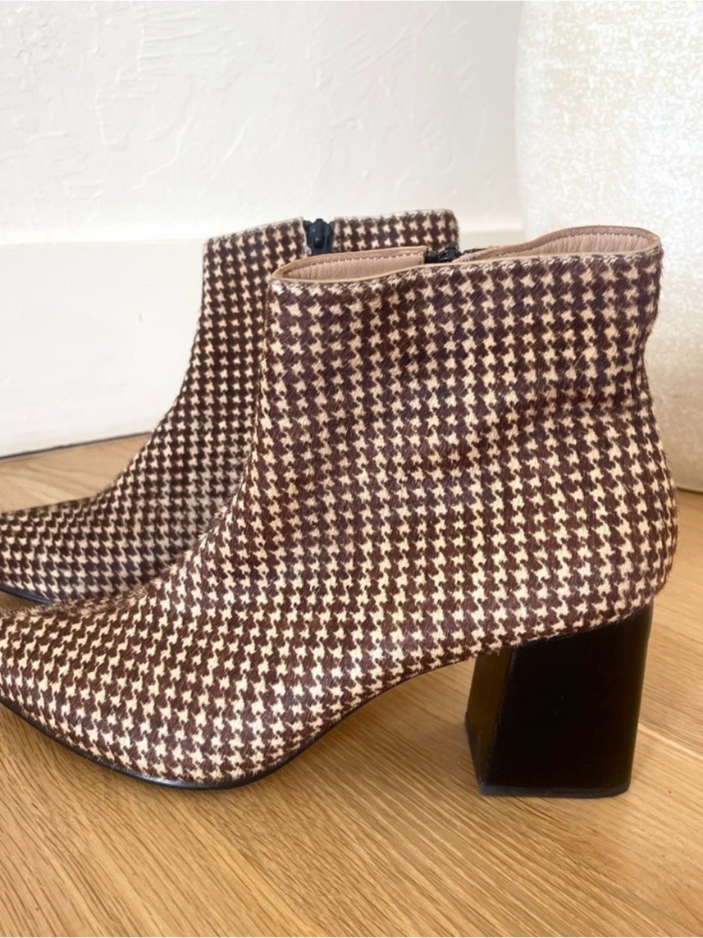 Huma Blanco Ponyhair Houndstooth Block Heel Pointed Toe Ankle Boots Size 39
